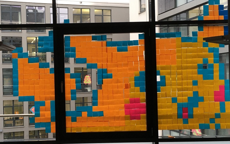 Post-it-Battel in Offenbach:Pikachu made bei Adacor